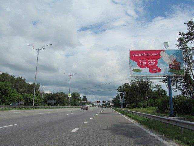 Щит 8x4,  25,600 км. автомагистрали Киев - Борисполь