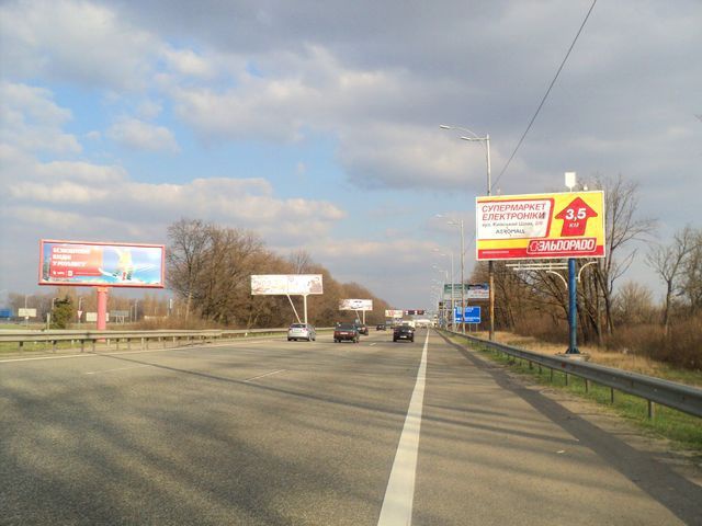 Щит 8x4,  32,700 км. автомагистрали Киев - Борисполь