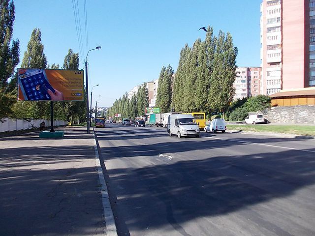 Щит 6x3,  Шухевича ул.,в центр (остановка транспорта,напротив "Приватбанк")