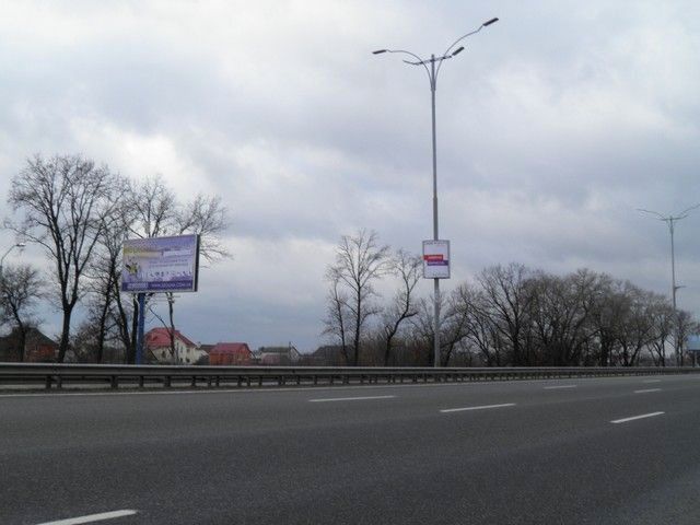 Щит 8x4,  31,700 км. автомагистрали Борисполь - Киев