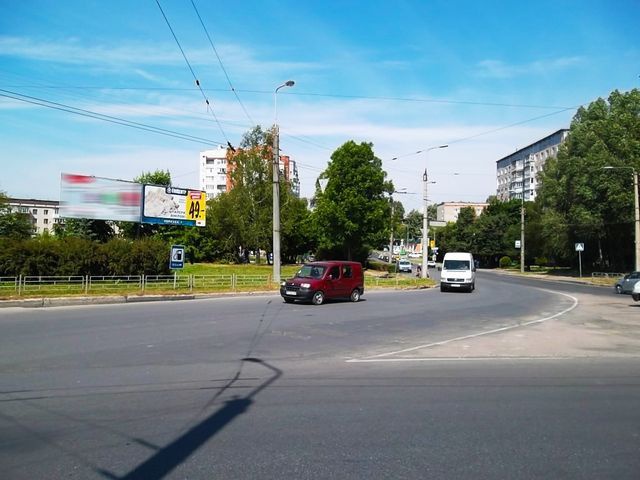 Щит 6x3,  Злуки ул. - Галицкая ул. в центр (напротив АЗС "Укрнафта") чебурашка , правый