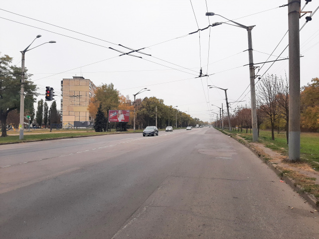 Щит 6x3,  Дніпровське шосе  вул.42, ( ТЦ "Варус", "АТБ") в  центр,