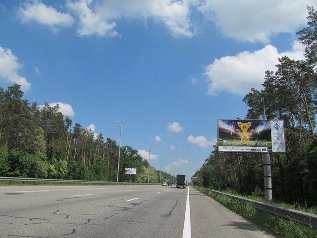 Щит 8x4,  19,300 км. автомагистралі Київ - Бориспіль