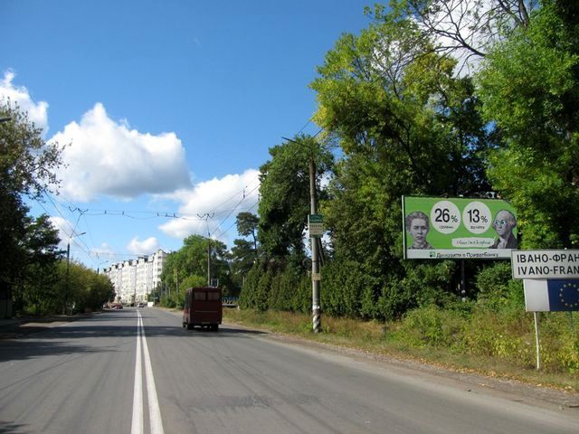 Щит 6x3,  В'їзд в місто( за знаком: "Івано-Франківськ" , 500 м. до АЗС "ОККО")