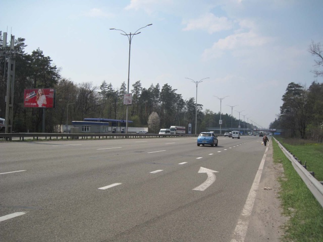 Щит 8x4,  23,650 км. автомагистрали Киев - Борисполь